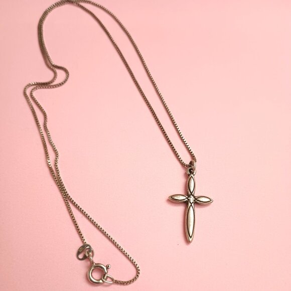BSD Vintage 925 Cross Necklace 18" Petite Etched Pendant - Picture 6 of 8